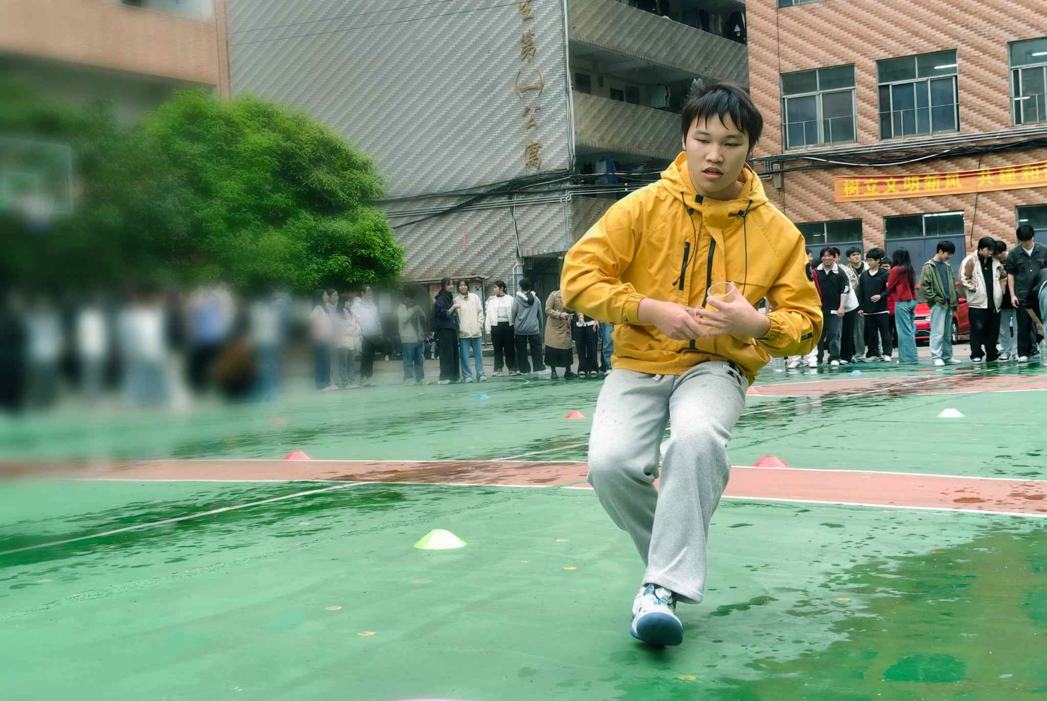 ��ˮ��©・����ͬ�У���У ����ˮ���ˡ� �Ŷӽ�����Բ����Ļ